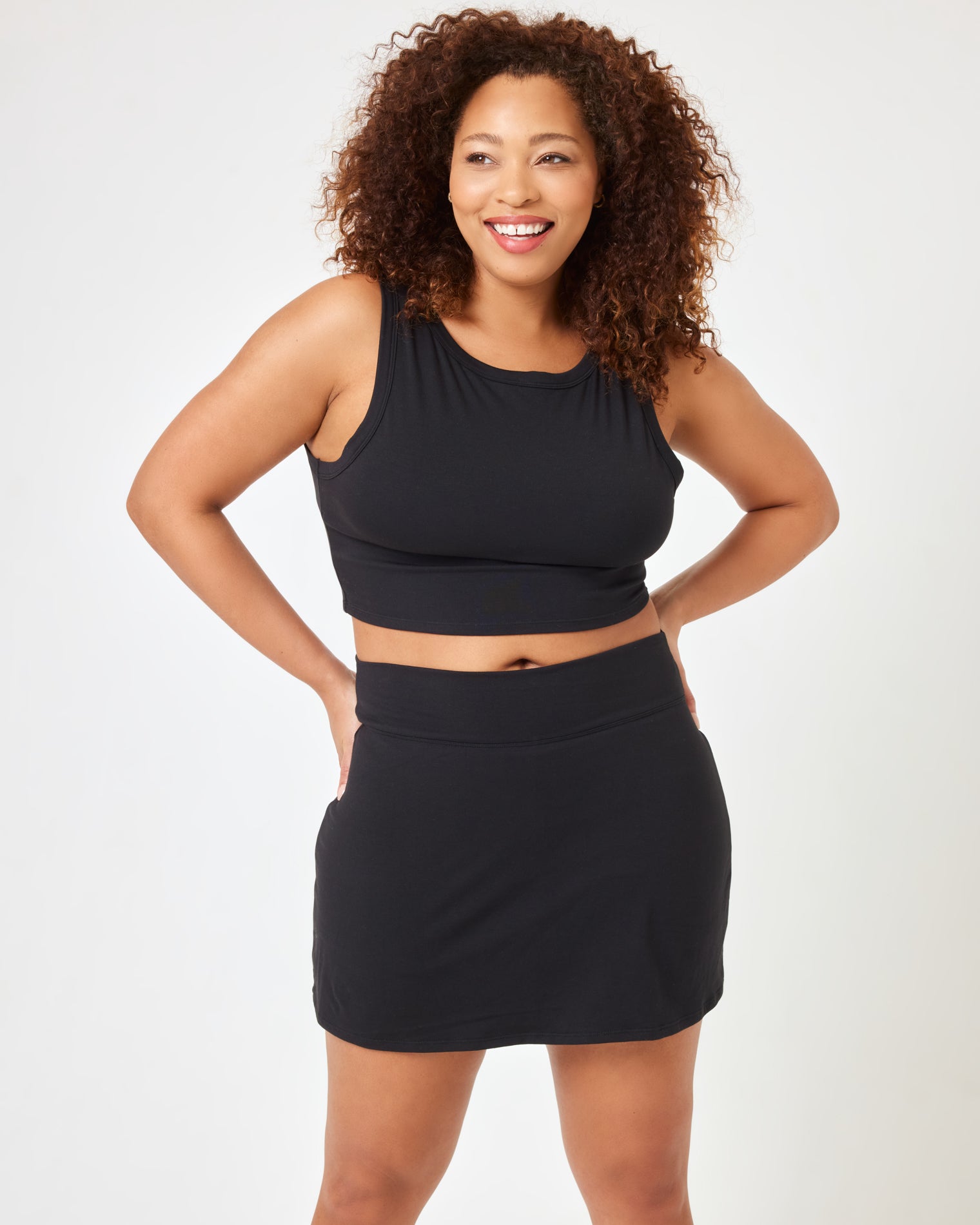 Nolan Top - Black Black | Model: Amber (size: XL)