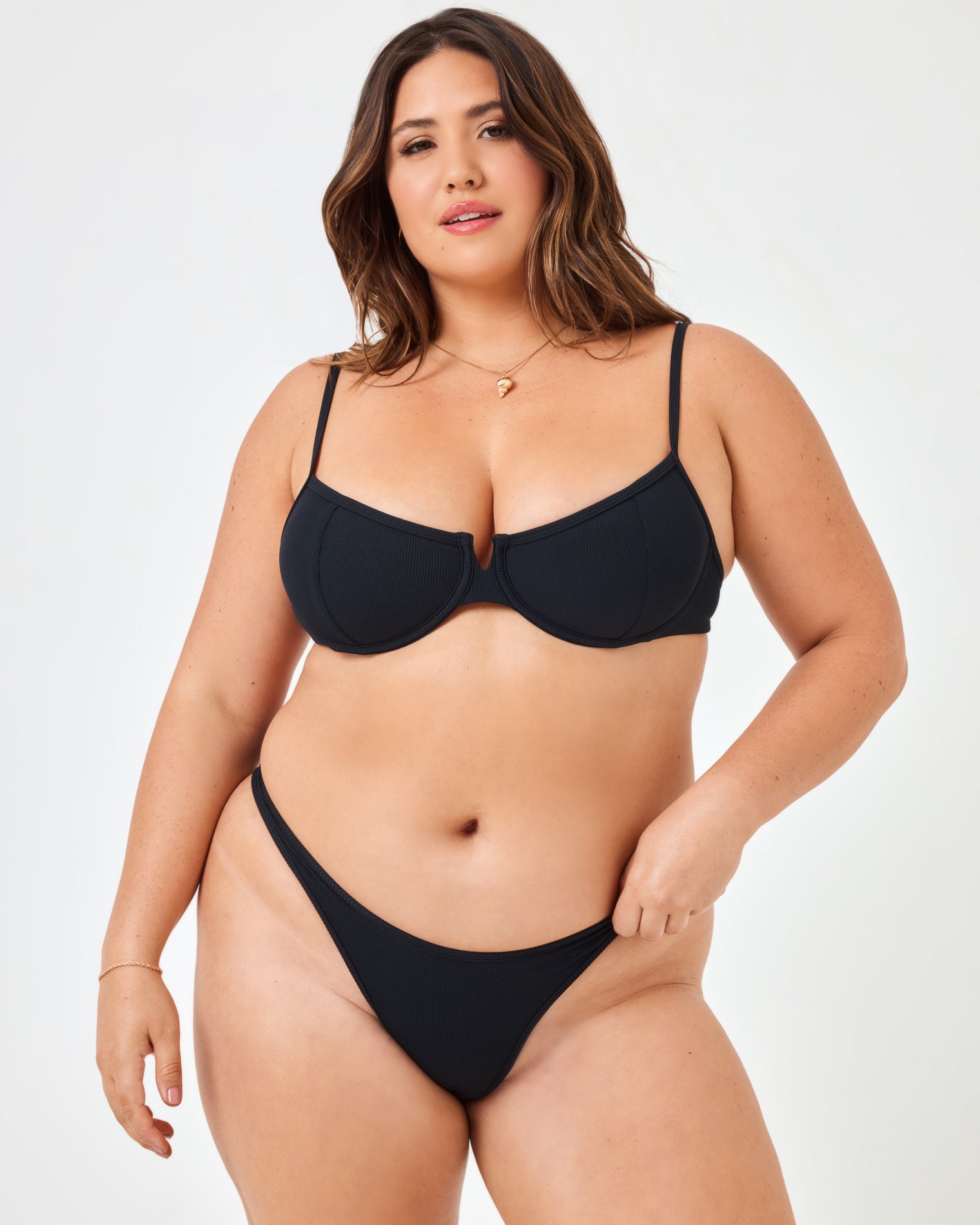 Hunter Bikini Top - Black Black | Model: Jessica (size: XL)