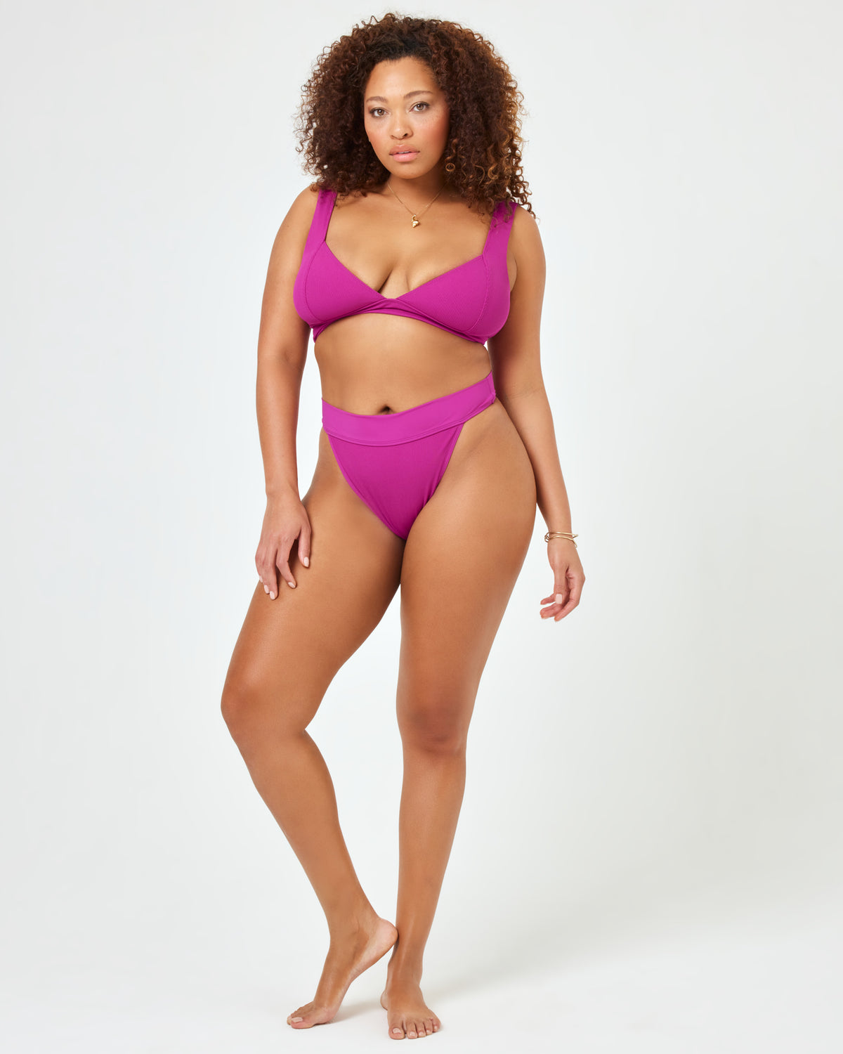 Hailey Bikini Top - Berry Berry | Model: Amber (size: XL)