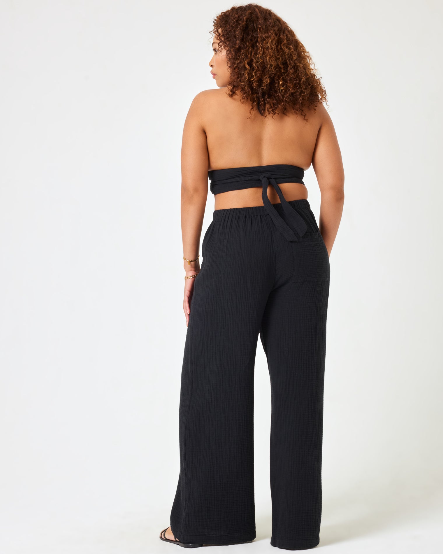 Santos Pant - Black Black | Model: Amber (size: XL)